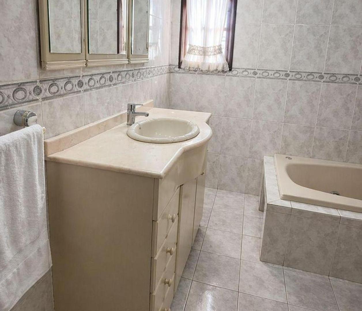 Foto de EXCLUSIVA CASA DE 5 AMB CON PILETA EN RAMOS MEJIA, imagen 1