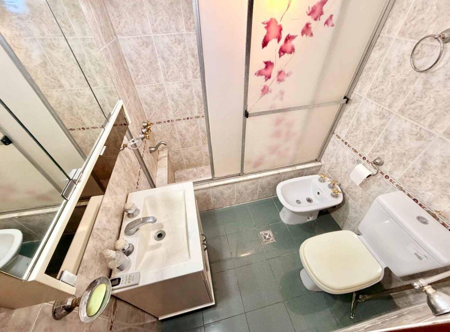 Foto de VTA.CASA 5 AMB C/2 COCHERAS,PILETA,QUINCHO V.LYNCH, imagen 5