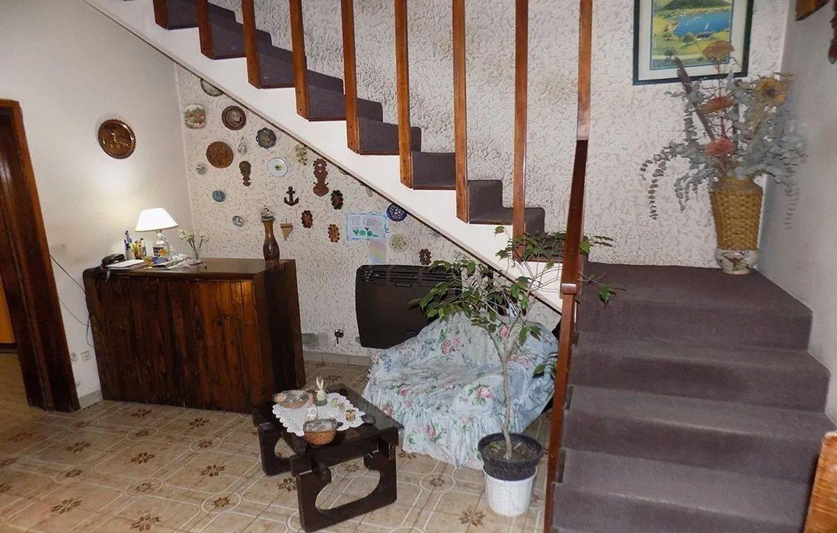 Foto de Chalet en venta Hurlingham sobre gran lote 578m², imagen 2
