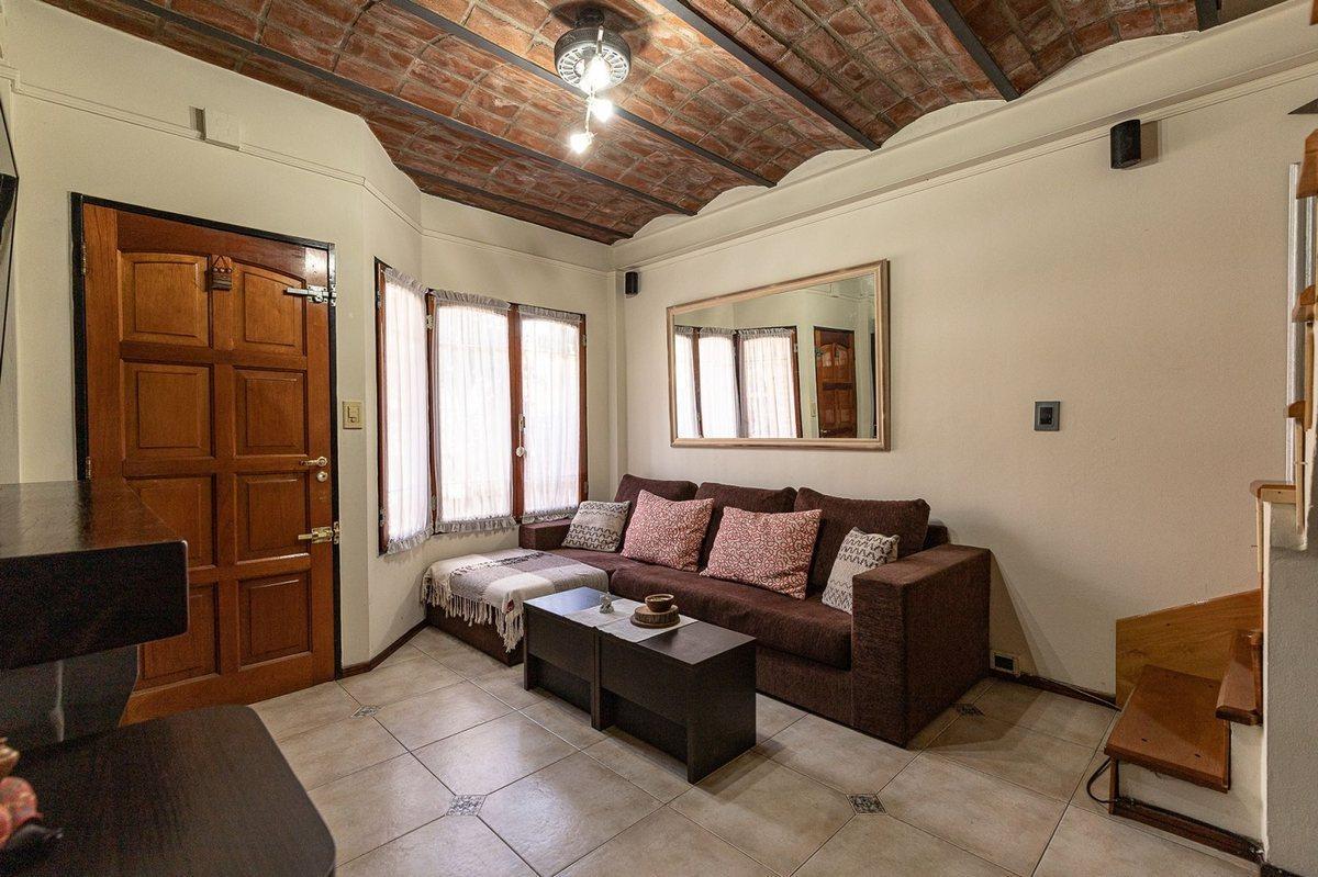 Foto de VENTA TRIPLEX 4 AMBIENTES C EVITA PERMUTA, imagen 1