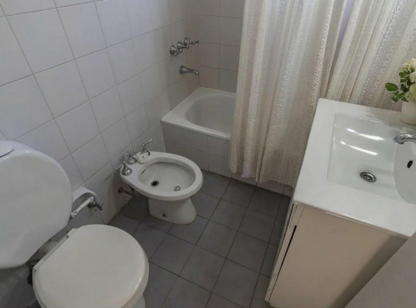 Foto de ALQUILER DEPTO 4 AMB CON BALCON, VILLA LURO, imagen 2