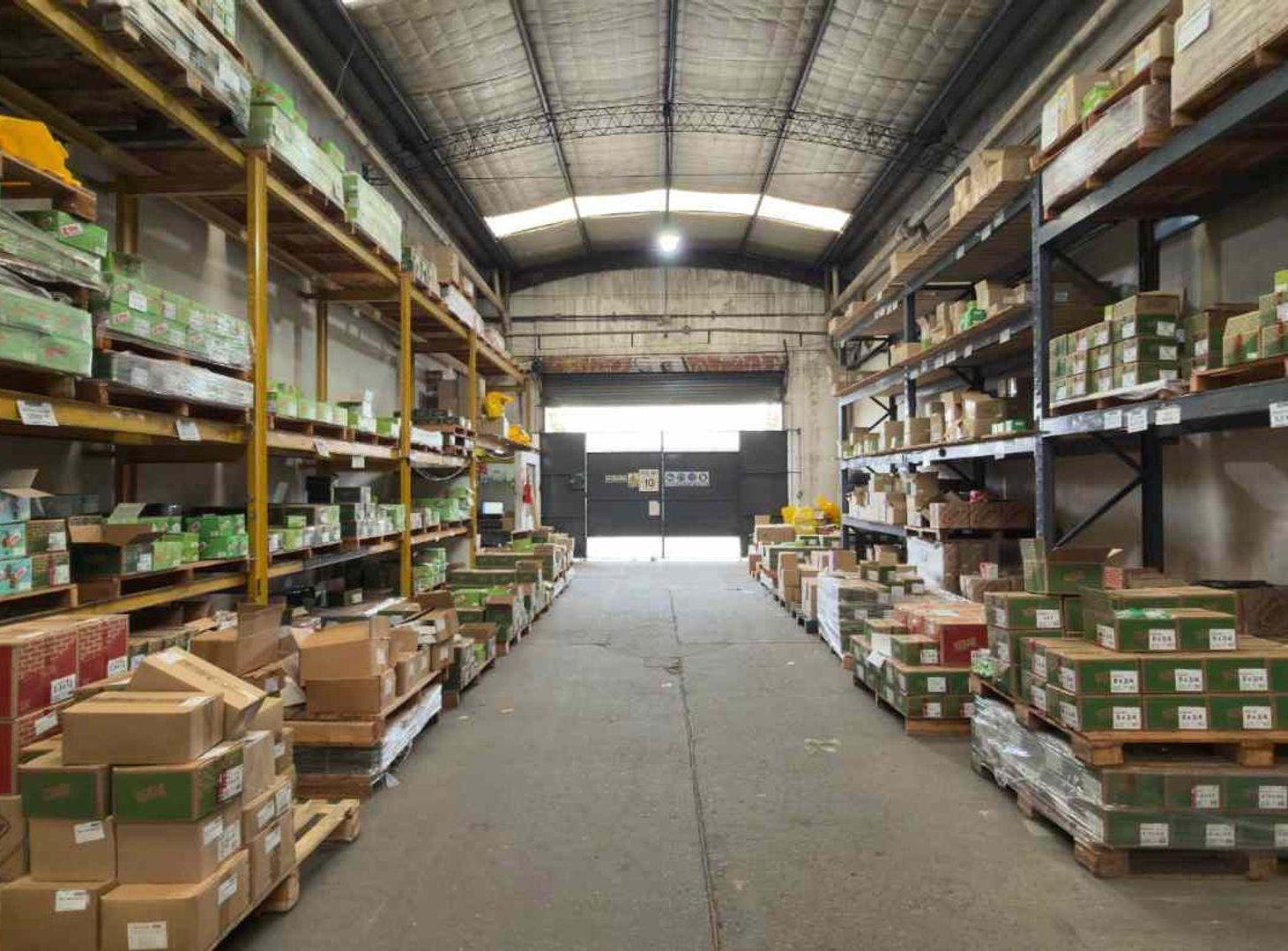 Foto de VENTA INDUSTRIAL GALPONES 2000M C/OFICINAS.CASEROS, imagen 3