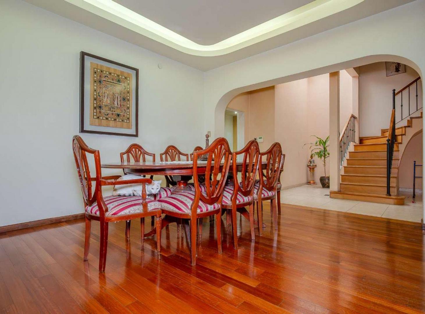 Foto de VENTA CASA 5 AMB /2 COCHERAS EN V.URQUIZA /PERMUTA, imagen 3