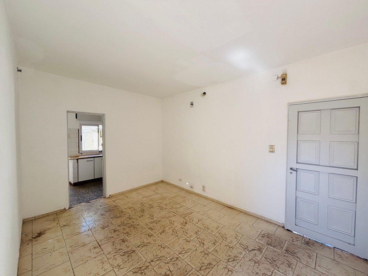 Foto de VENTA PH 3 AMB EN CASEROS CON 2 PATIOS - PERMUTA, imagen 5