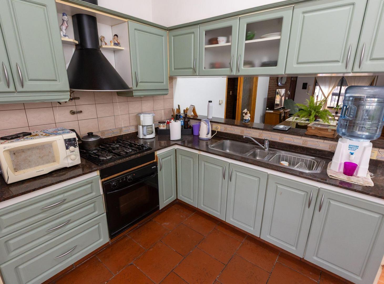 Foto de VENTA CASA 4 AMB MUTIFAMLIAR C PARQUE / 2 COCHERAS, imagen 1