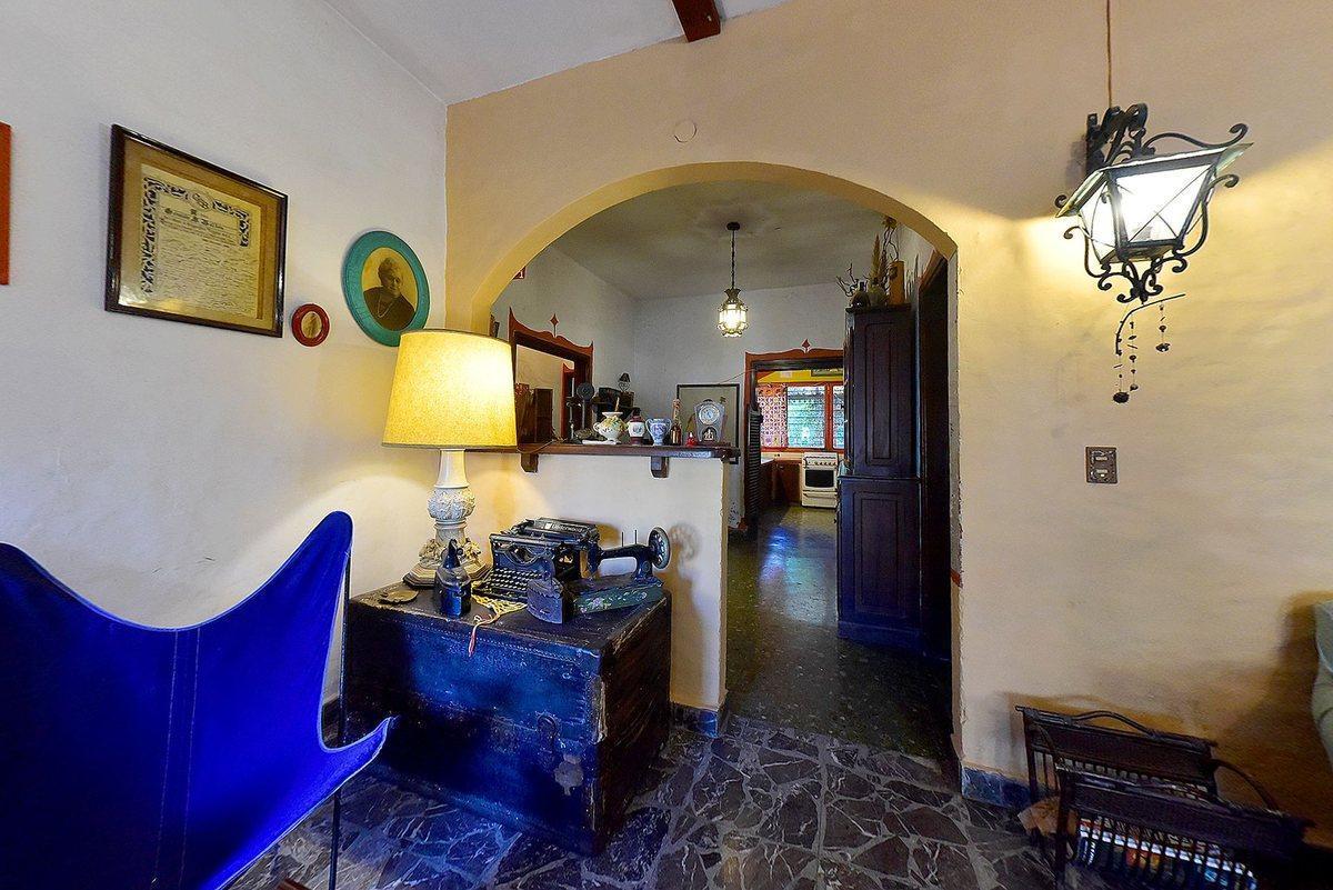 Foto de VENTA CASA MULTIFAMILIAR CON GRAN PISCINA Y PARQUE, imagen 1