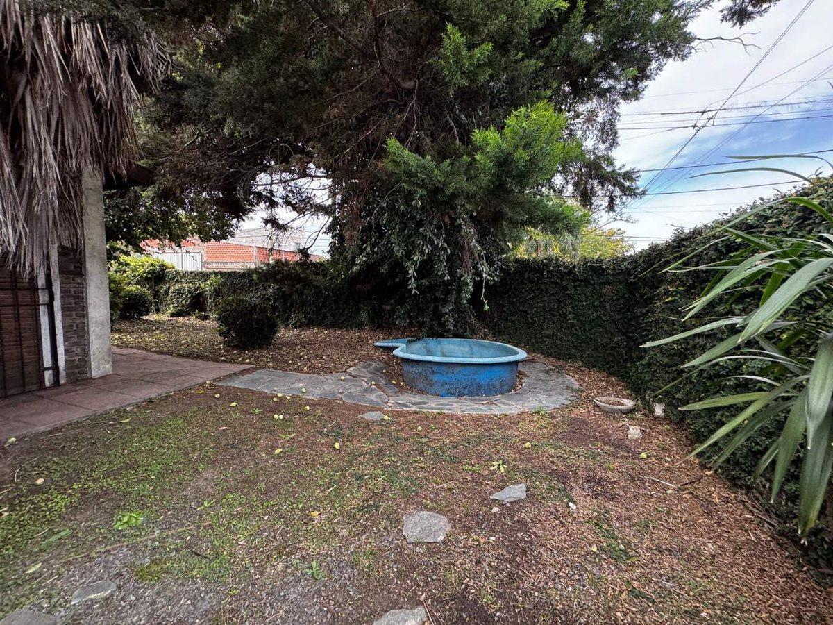 Foto de VENTA CASA 4AMB JARDIN VILLA TESEI REFACCIONAR, imagen 4