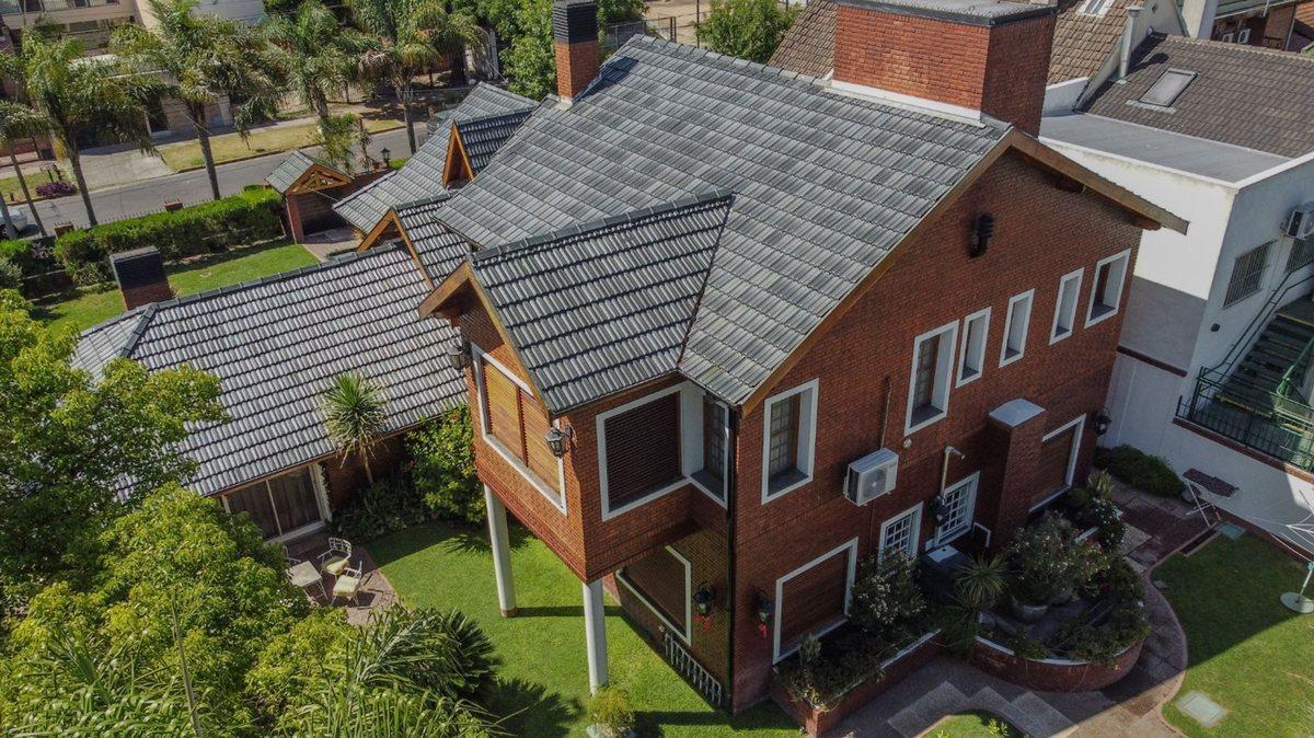 Foto de VENTA IMPONENTE CASA HURLINGHAM 2000 M2 PERMUTA, imagen 3