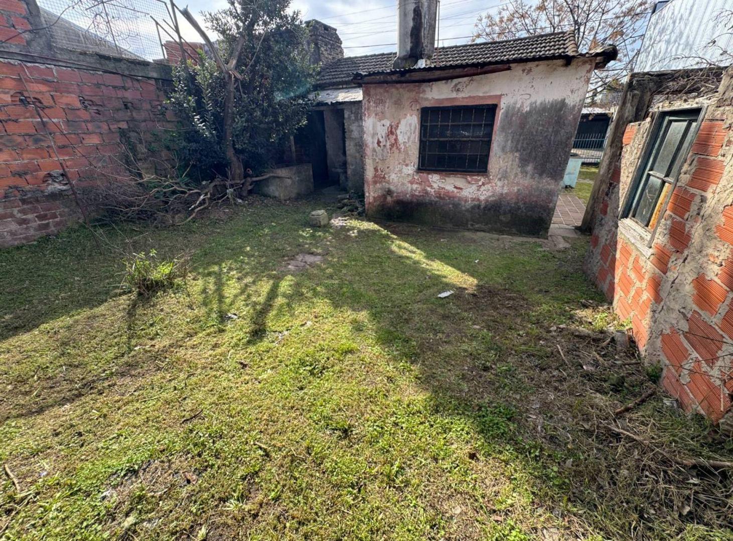 Foto de VENTA CASA A REFACC 220M2 LOTE VILLA TESEI - MORON, imagen 4