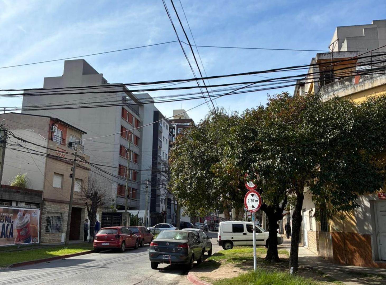 Foto de EXCELENTE ESQUINA EN MORON UNIVER DESARR/ INVERSOR, imagen 2