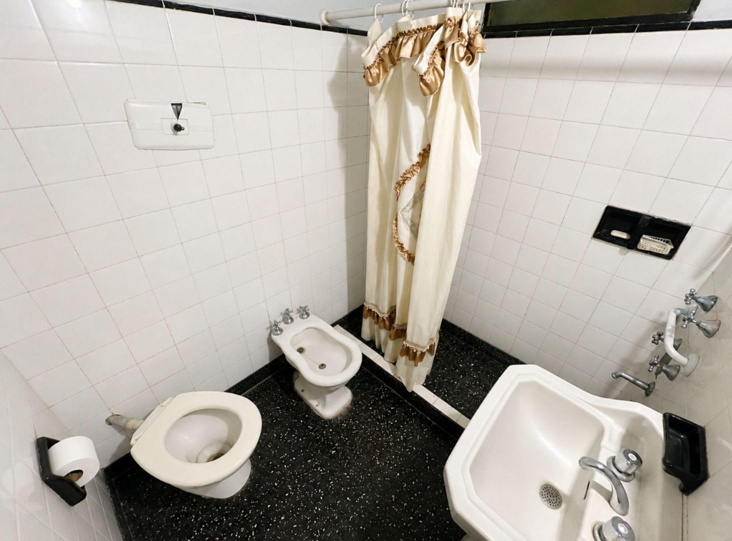 Foto de VENTA CASA 3 AMB C/COCHERA PATIO Y TERRAZA PERMUTA, imagen 5