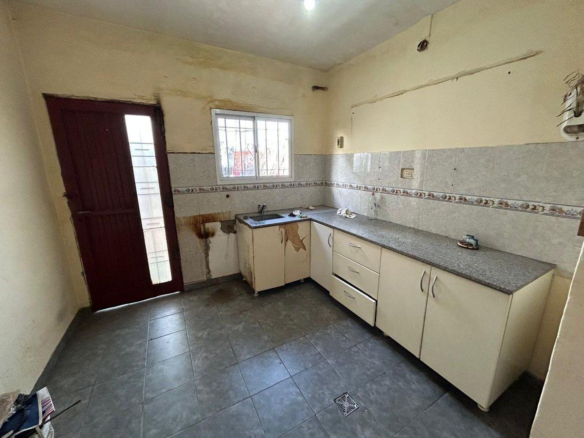 Foto de VENTA CASA 3 AMB+PH 2 AMB A/PERMUTA Z/CASEROS, imagen 1