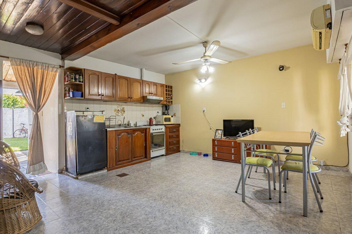 CASA 4 AMB HURLINGHAM CON PARQUE Y PILETA