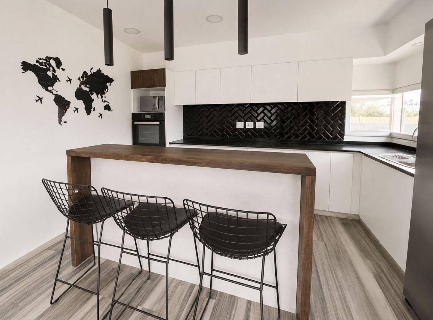 Foto de VENTA CASA 4 AMBIENTES BARRIO LAGUNA AZUL PERMUTA, imagen 2