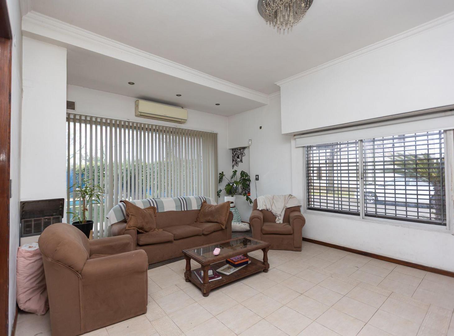 Foto de Casa en dos plantas con 4 dormitorios | Hurlingham, imagen 1