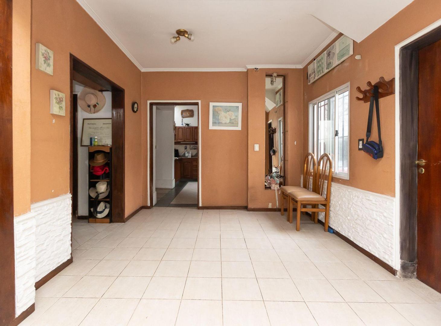 Foto de Casa en dos plantas con 4 dormitorios | Hurlingham, imagen 2