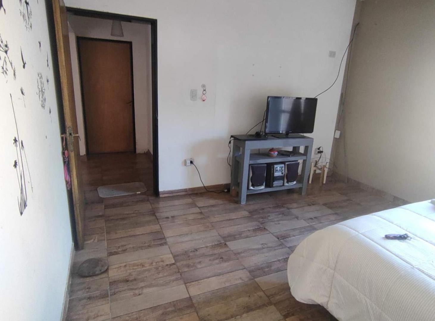 Foto de CASA 4 AMBIENTES AMPLIO JARDIN Y PATIO CON PILETA, imagen 2