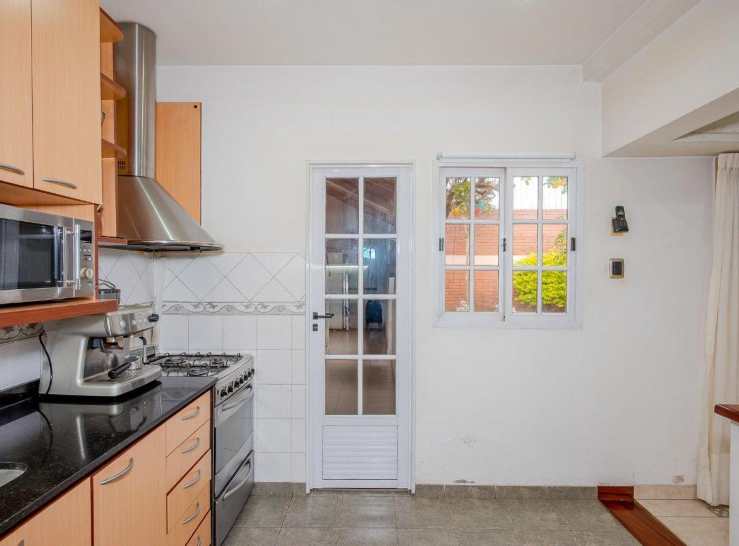 Foto de VENTA CASA 5 AMB 2 COCHERAS PATIO EN V.URQUIZA, imagen 4