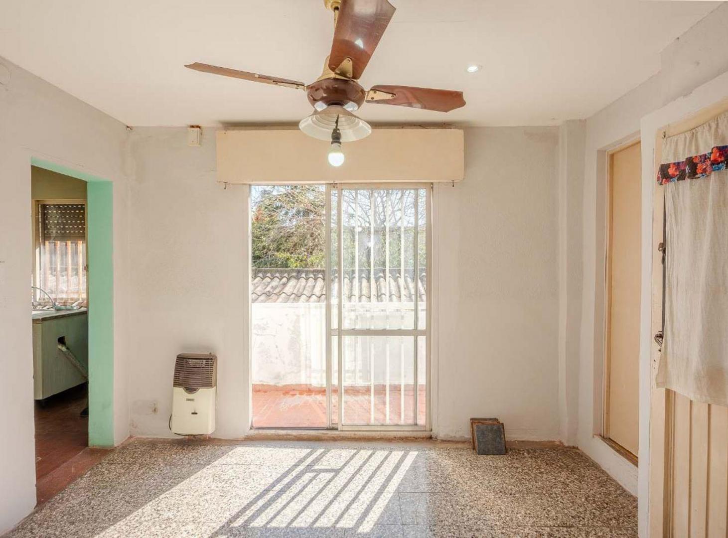 Foto de VENTA PH 4AMB CASEROS - TERRAZA APTO CREDITO, imagen 2
