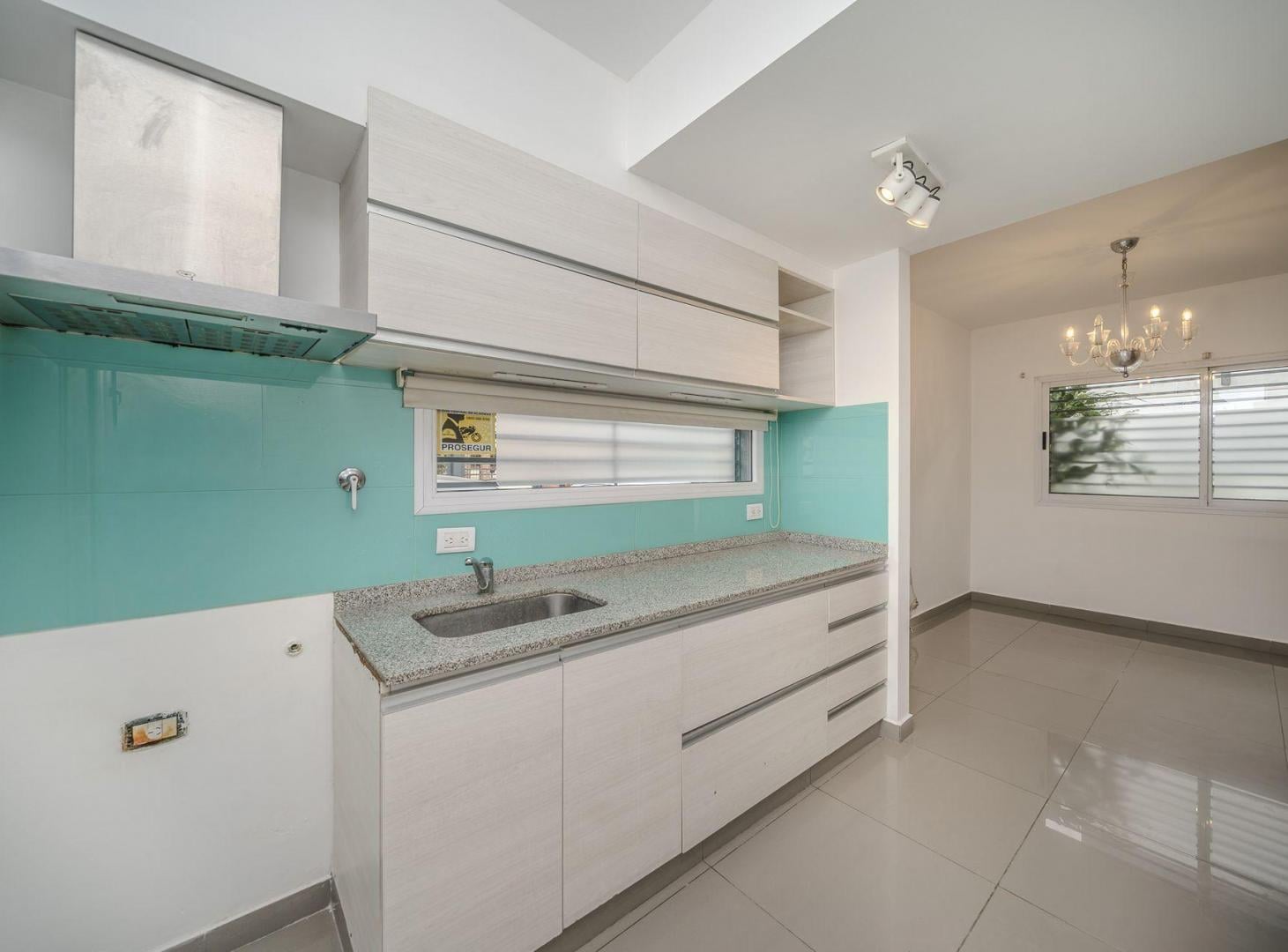 Foto de VENTA DUPLEX 3 AMB EN ITUIZANGO C/PILETA y COCHERA, imagen 4