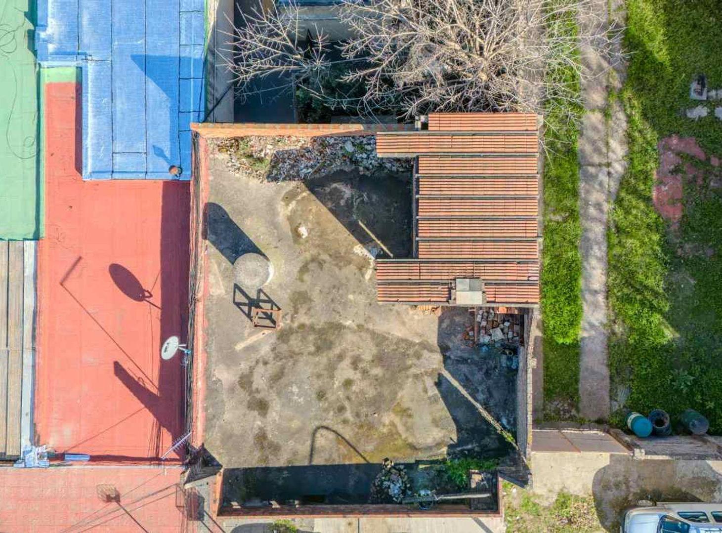Foto de VENTA LOCAL EN CASEROS CON ESPACIO AÉREO., imagen 2