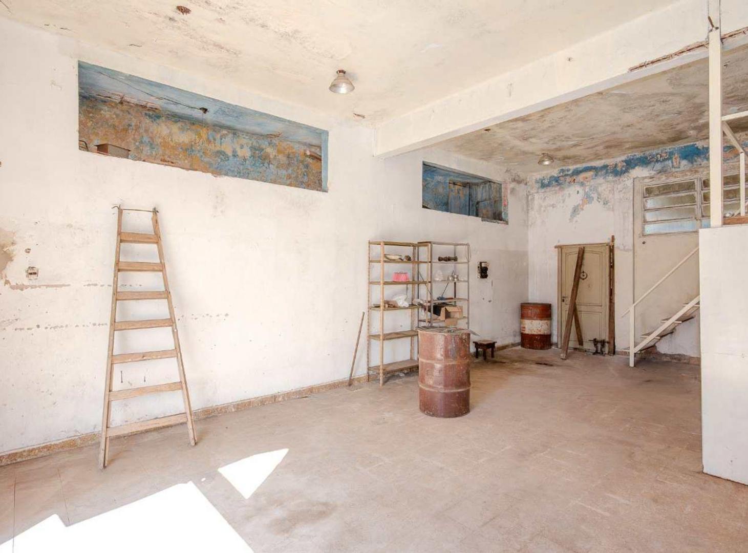 Foto de VENTA LOCAL EN CASEROS CON ESPACIO AÉREO., imagen 4