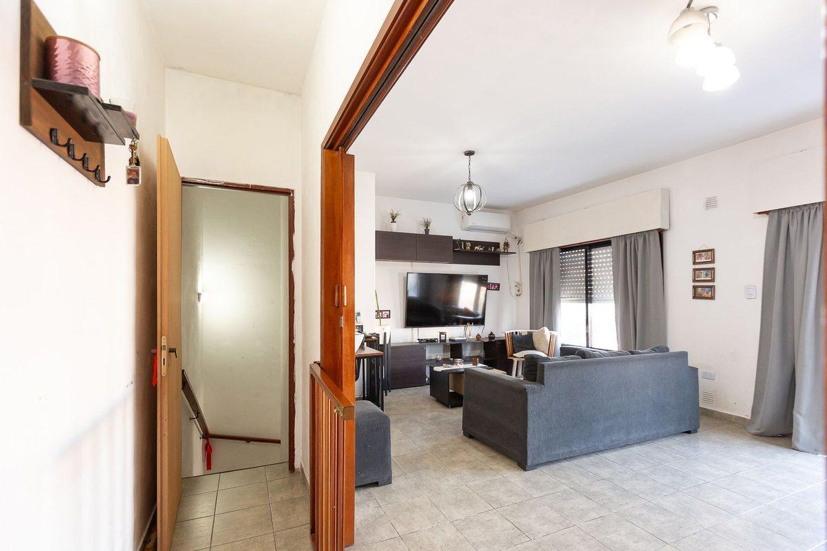 Foto de VENTA PH 3 AMBIENTES EN PALOMAR - PERMUTA, imagen 2