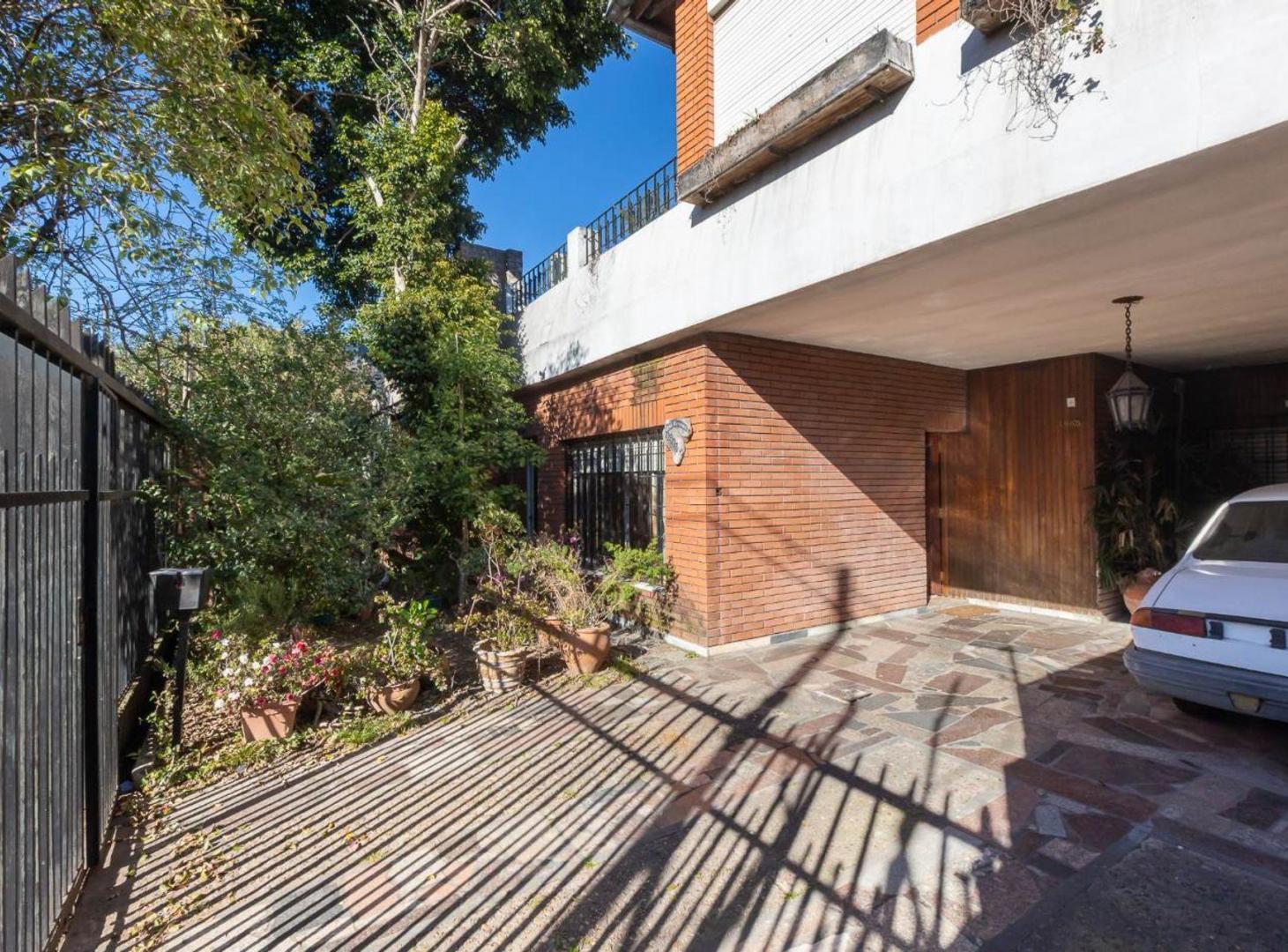 Foto de VENTA CASA 4 AMB - PILETA - QUINCHO - CASEROS, imagen 1