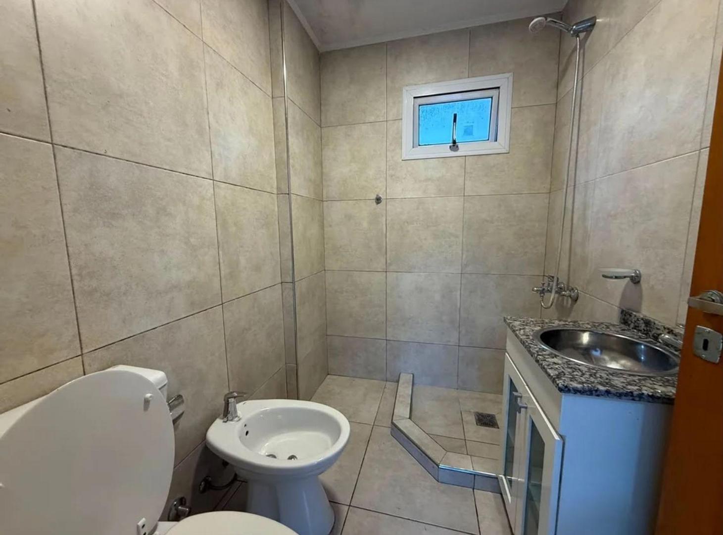 Foto de VENTA MONOAMBIENTE CON COCHERA EN ITUZAINGO, imagen 3