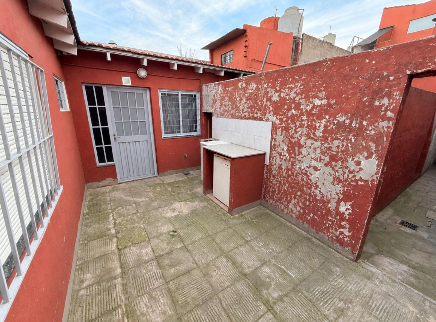 Foto de Venta ph 3 ambientes caseros patio a refaccionar, imagen 1