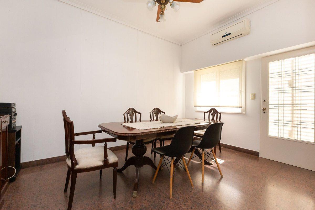 Foto de VENTA CASA EN CASEROS C/ COCHERA Y PATIO - PERMUTA, imagen 4