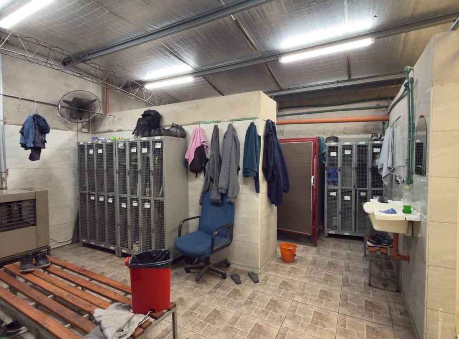 Foto de VENTA GALPON INDUSTRIAL 400M CUBIERTOS EN CASEROS, imagen 5
