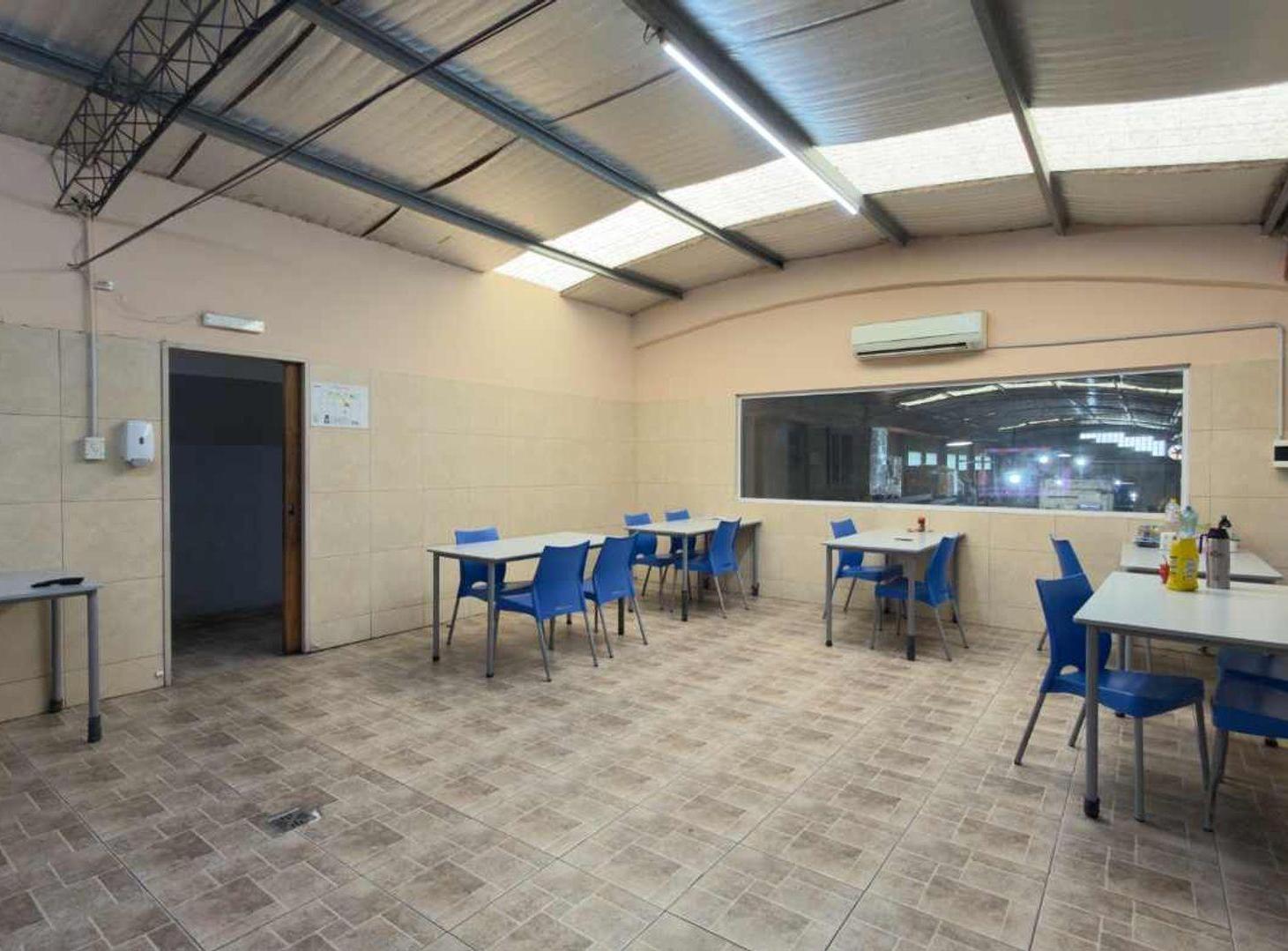 Foto de VENTA GALPON INDUSTRIAL 400M CUBIERTOS EN CASEROS, imagen 3