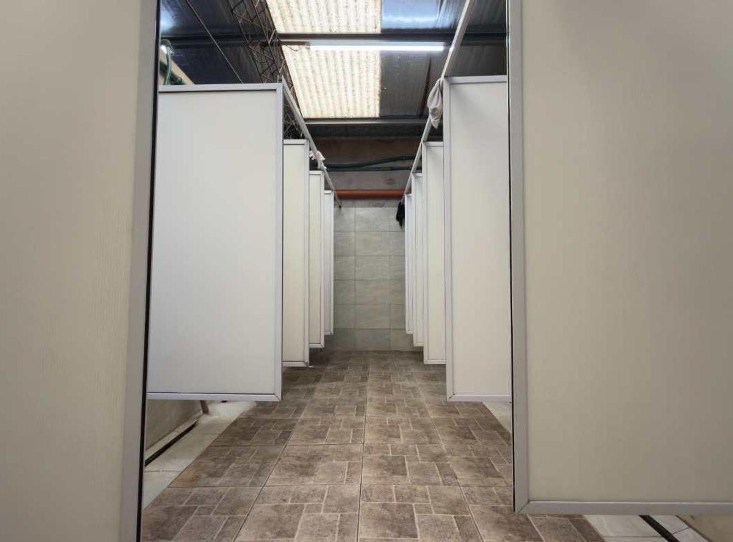 Foto de VENTA GALPON INDUSTRIAL 400M CUBIERTOS EN CASEROS, imagen 2