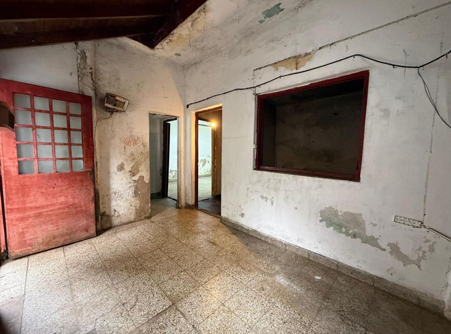 Foto de VENTA PH 3 AMB A REFACCIONAR SIN EXPENSAS, imagen 3