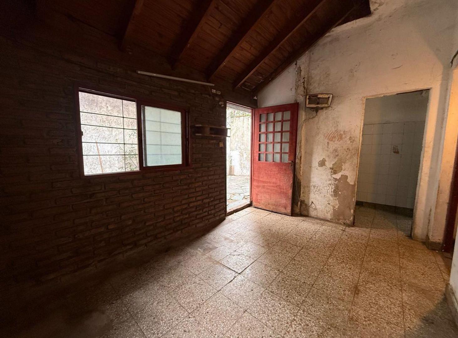 Foto de VENTA PH 3 AMB A REFACCIONAR SIN EXPENSAS, imagen 1