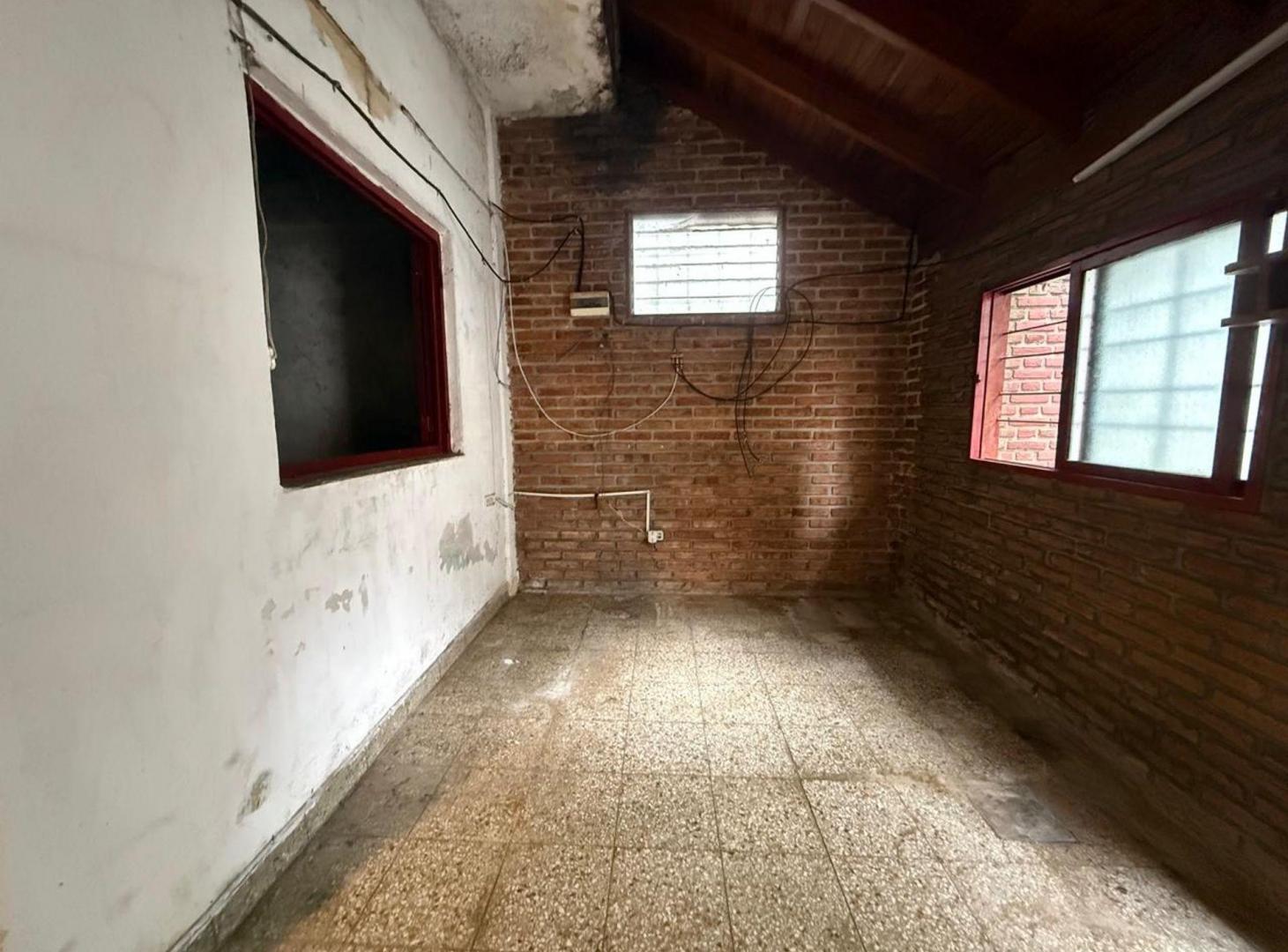 Foto de VENTA PH 3 AMB A REFACCIONAR SIN EXPENSAS, imagen 4