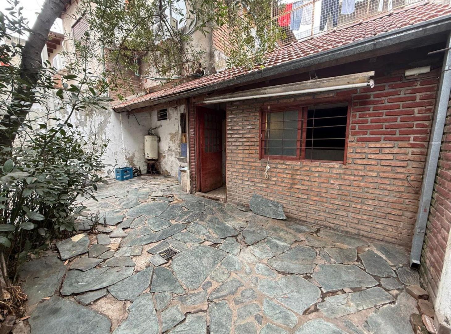 Foto de VENTA PH 3 AMB A REFACCIONAR SIN EXPENSAS, imagen 2