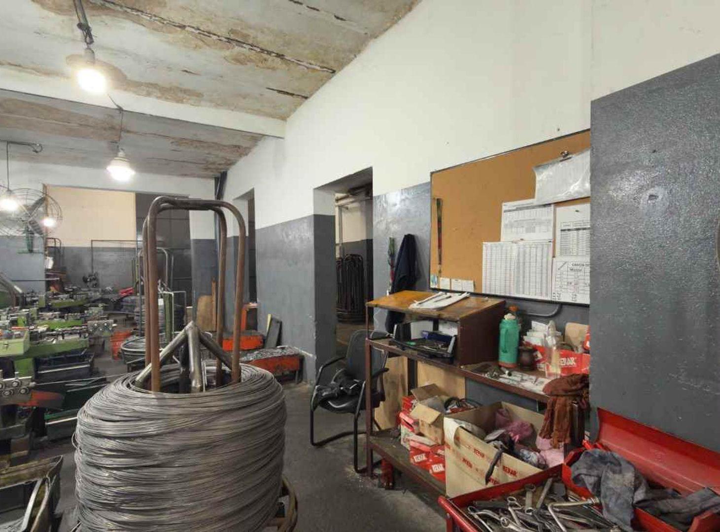 Foto de VENTA GALPON INDUSTRIAL 400M CUBIERTOS EN CASEROS, imagen 2