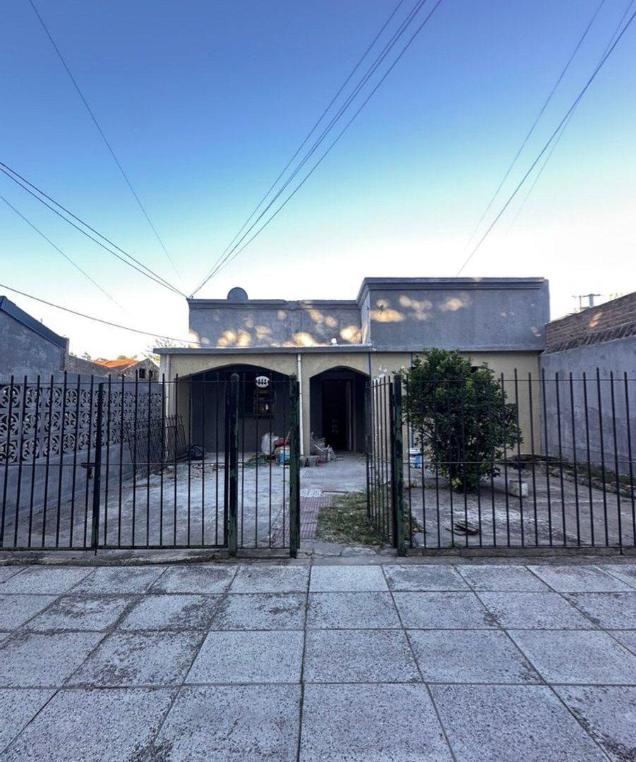 Foto de VENTA PH 3 AMB TEMPERLEY REFACCIONAR-PERMUTA- A.C., imagen 1