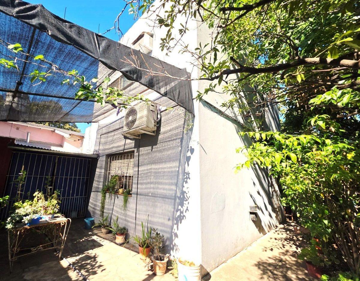 Foto de Chalet en venta Hurlingham sobre gran lote 578m², imagen 4