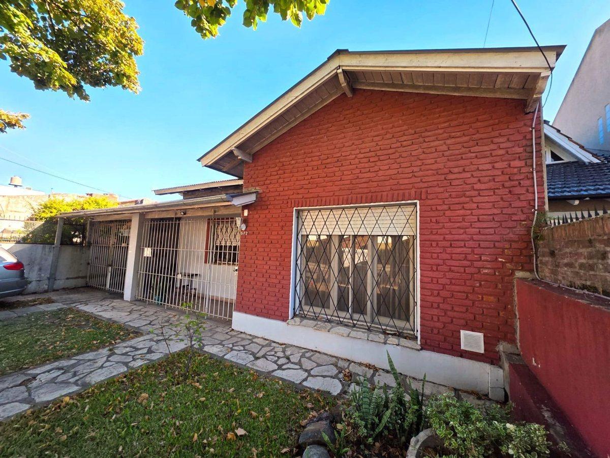 Foto de Chalet en venta Hurlingham sobre gran lote 578m², imagen 5
