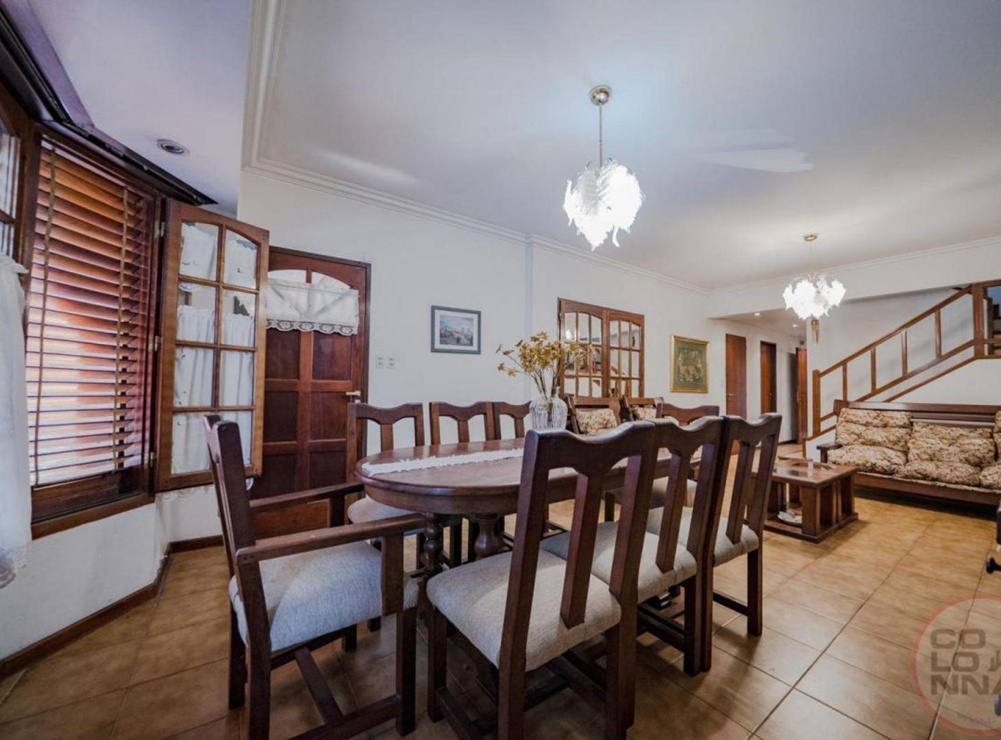 Foto de CASA 6 AMBIENTES AMPLIOS ESPACIOS Y EXCELENTE DIST, imagen 3