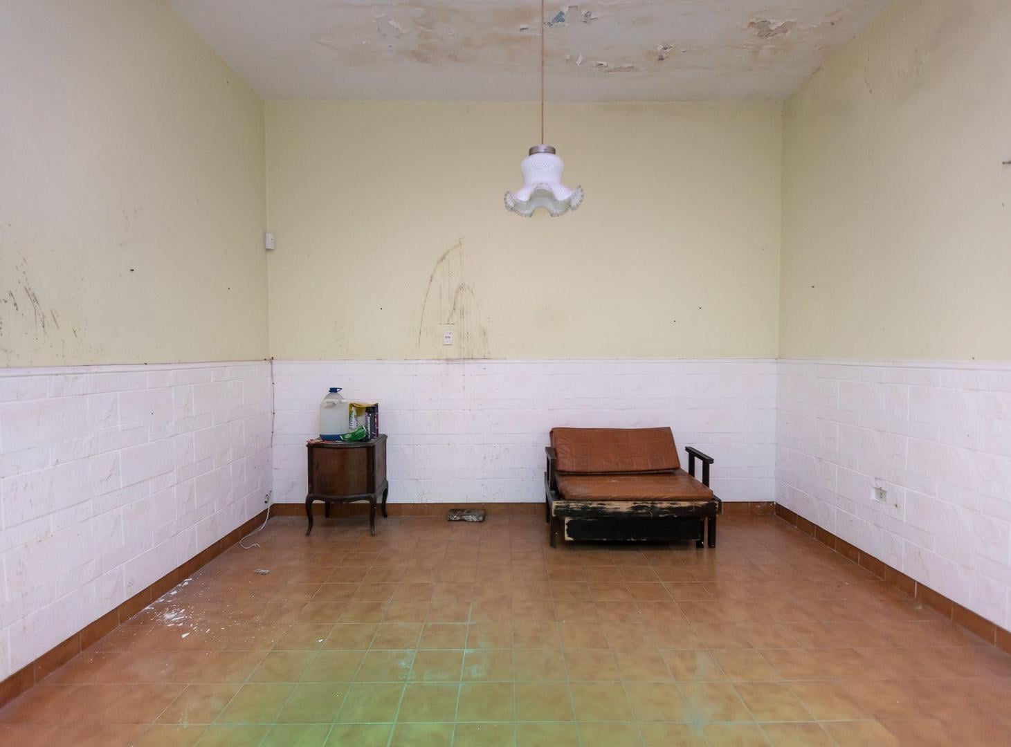Foto de VENTA PH 3 AMB con PATIO A RECICLAR EN CASEROS, imagen 2