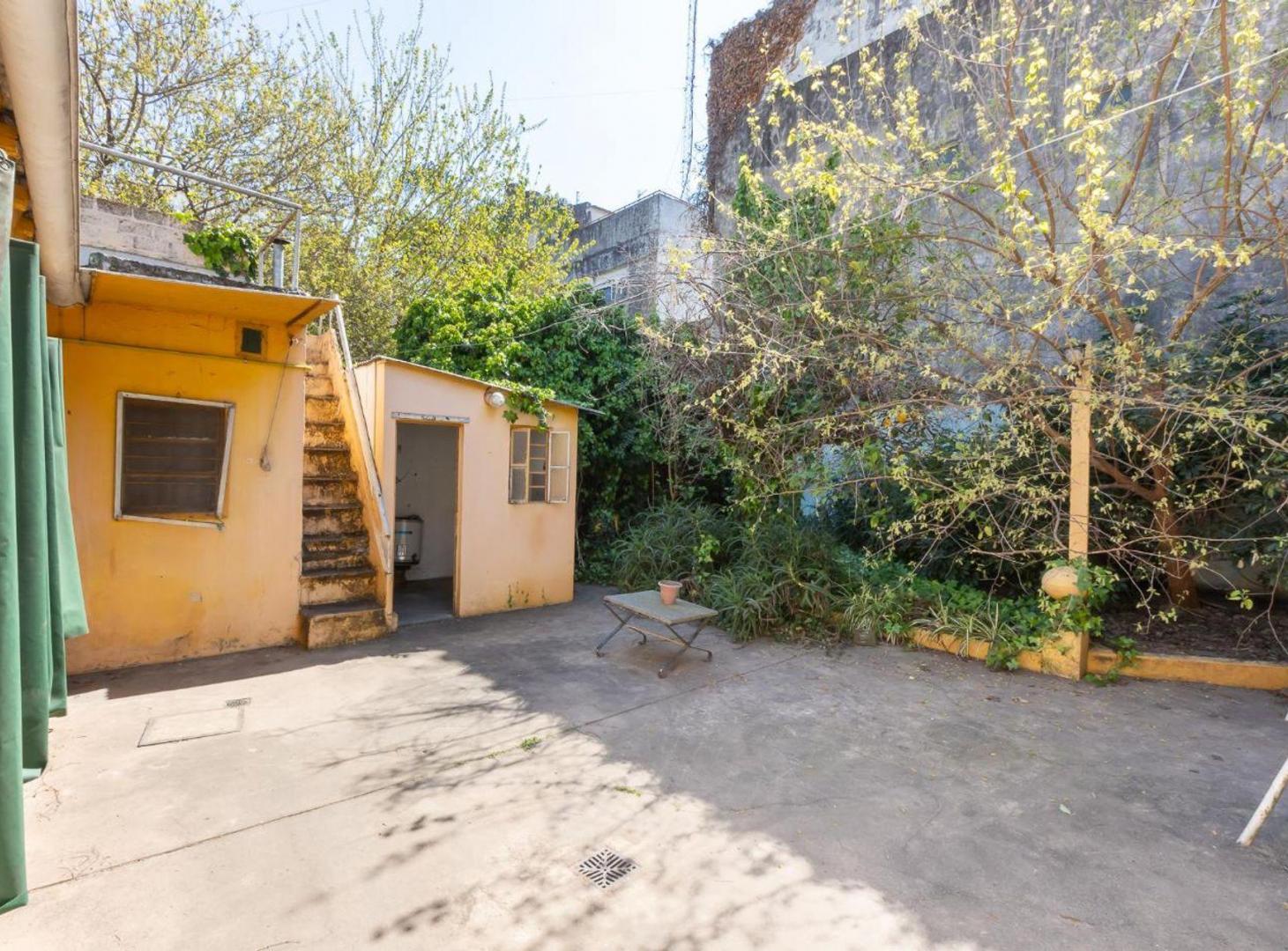 Foto de VENTA PH 3 AMB con PATIO A RECICLAR EN CASEROS, imagen 3