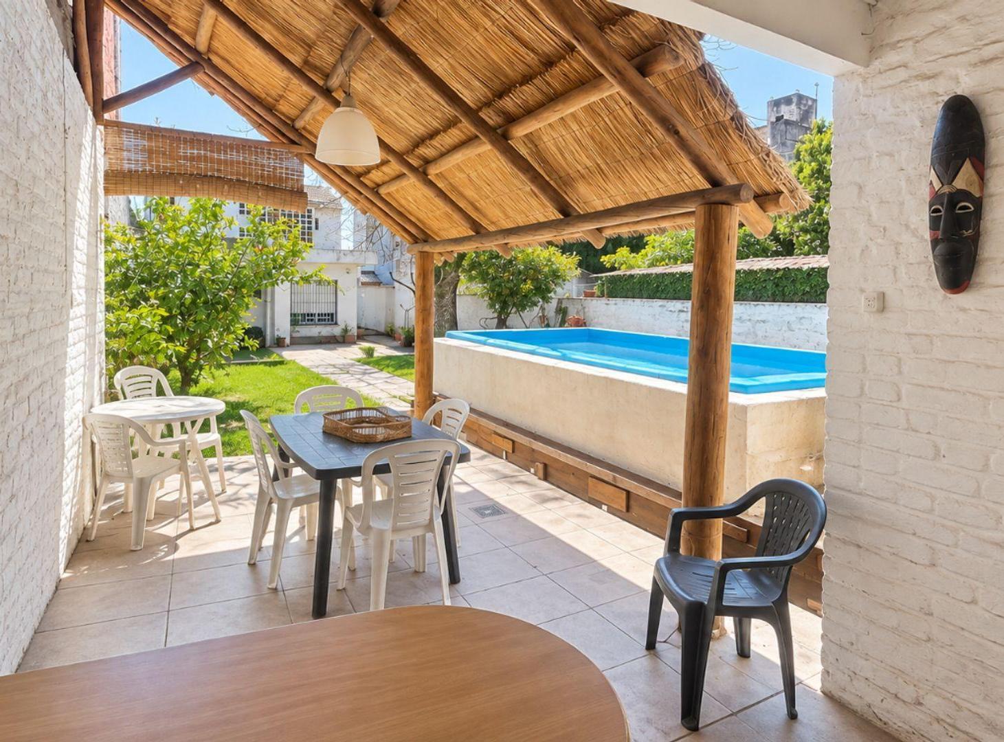 Foto de VENTA CASA PARQUE PILETA QUINCHO COCHERA PERMUTA, imagen 5
