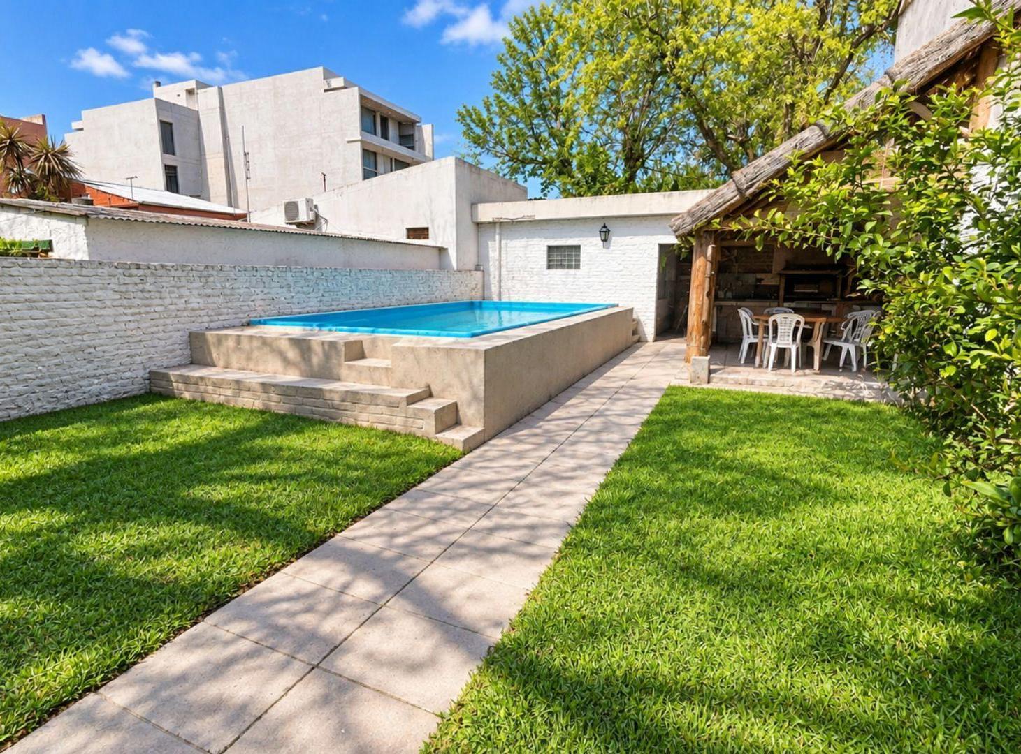 Foto de VENTA CASA PARQUE PILETA QUINCHO COCHERA PERMUTA, imagen 3
