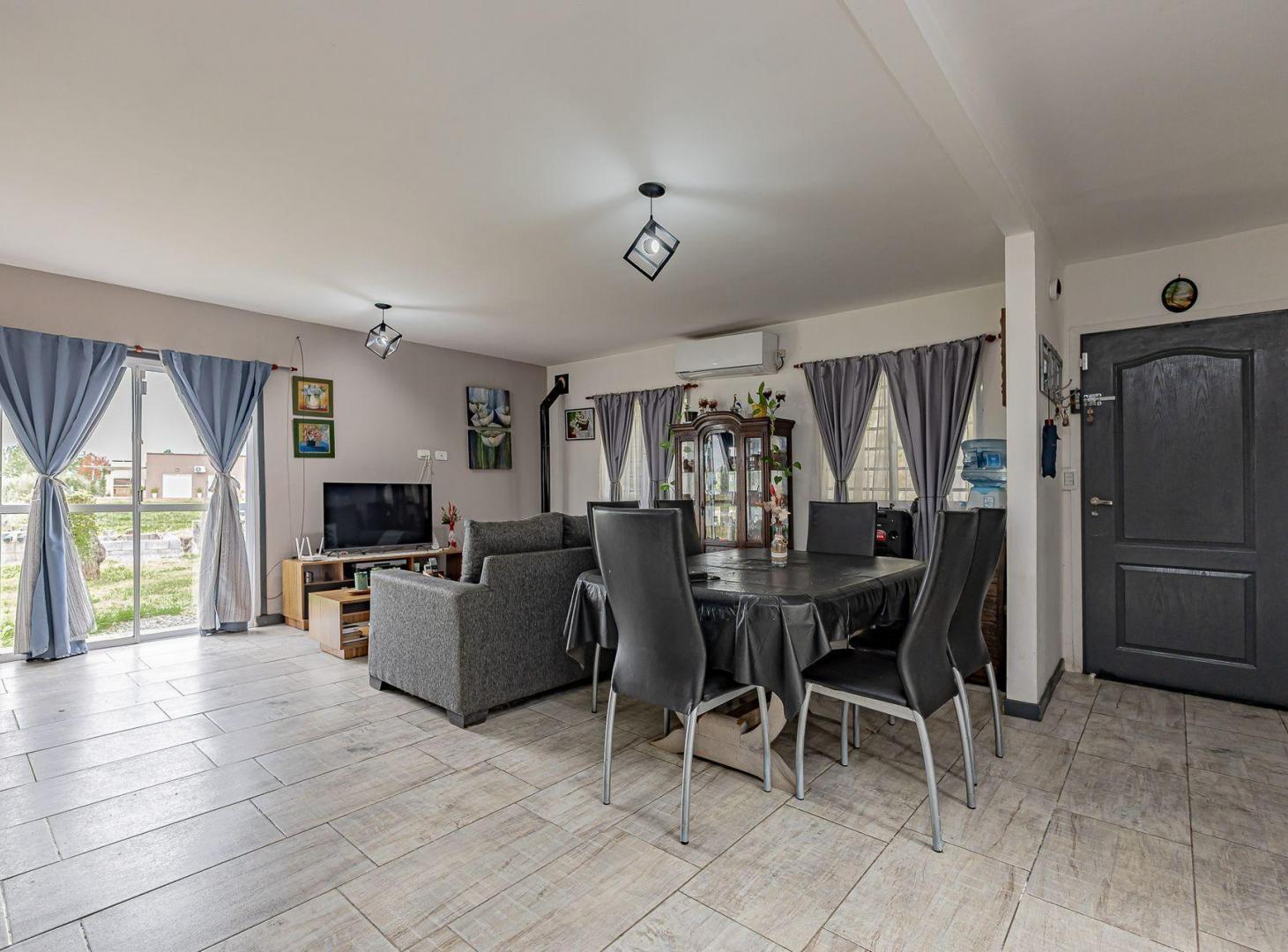 Foto de CASA 4 AMB + PILETA. LOTE 1700 MTS, imagen 3