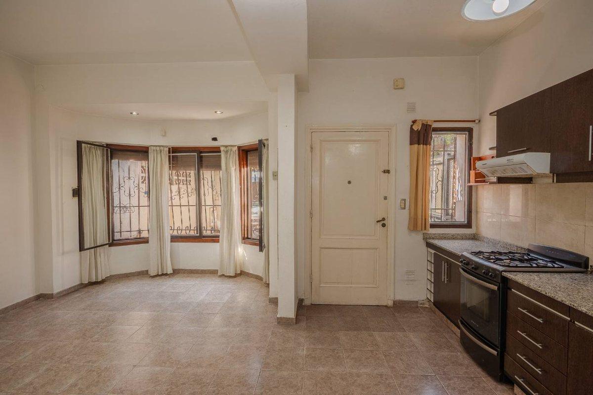 Foto de VENTA PH 3 AMB /FRENTE C/COCHERA Y PATIO Z/CASEROS, imagen 4