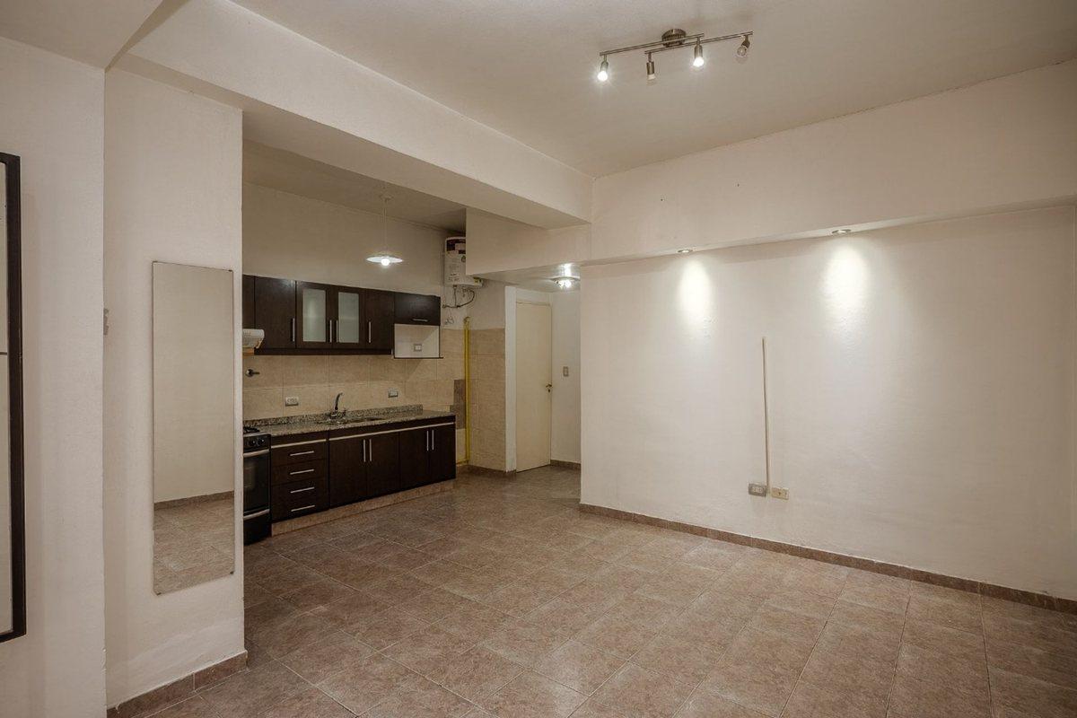 Foto de VENTA PH 3 AMB /FRENTE C/COCHERA Y PATIO Z/CASEROS, imagen 5
